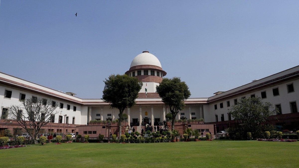 सुप्रीम कोर्ट ने कहा- "पटाखों पर पूरी तरह बैन नहीं लेकिन 24 घंटे पटाखे जलाने की इजाजत भी नहीं"