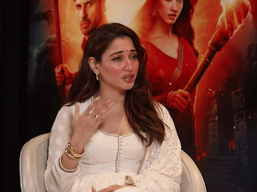 'छठी मैया' गाने की शूटिंग में इमोशनल हुईं तमन्ना:बोलीं- 4 साल पहले रोल मिलता तो नहीं कर पाती; थिएटर्स के बाहर जूते-चप्पल उतारकर जा रहे लोग