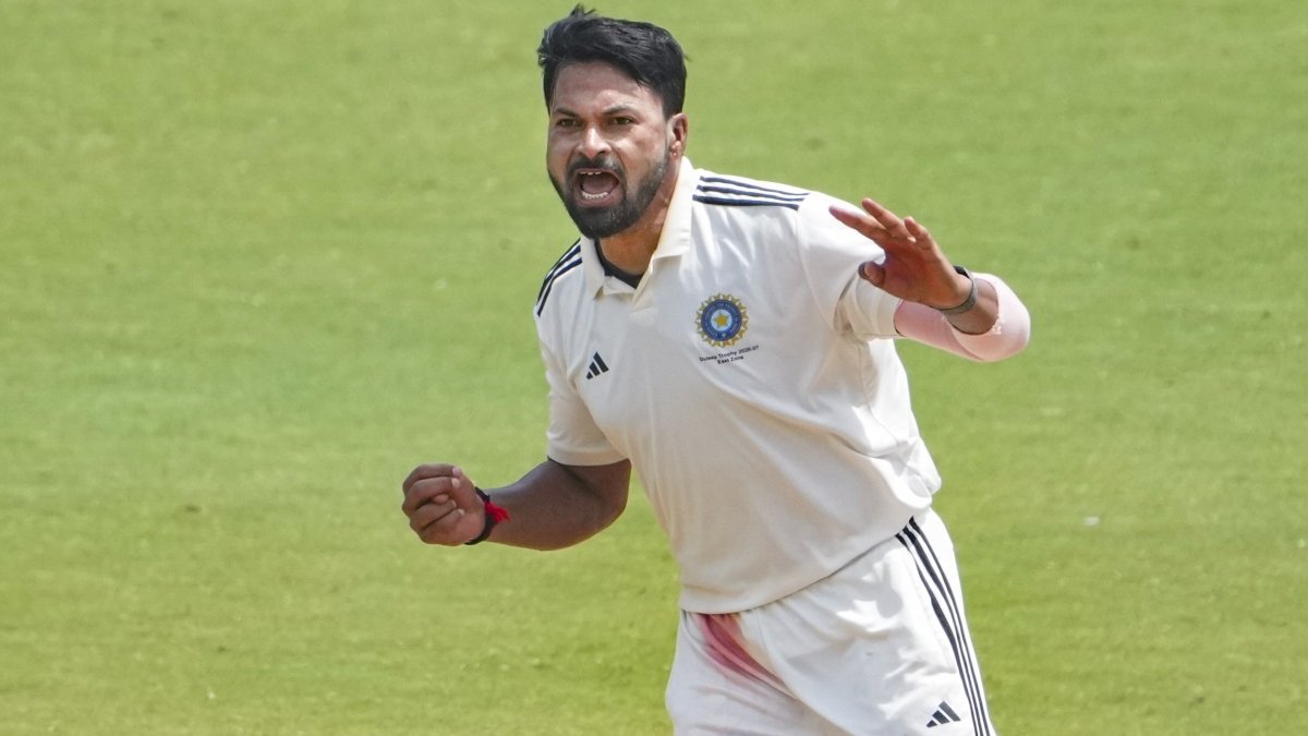 मुकेश कुमार ने गेंद से मचाया तहलका, ईरानी कप में सिर्फ 33 रन देकर झटके 6 विकेट; ROI बना विजेता