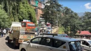 लॉन्ग वीकेंड ने शिमला की हालत खराब कर दी! 3 दिन में 70 हजार गाड़ियां पहुंचीं, सड़कें पैक, जाम में फंसे सैलानी | ACTPnews