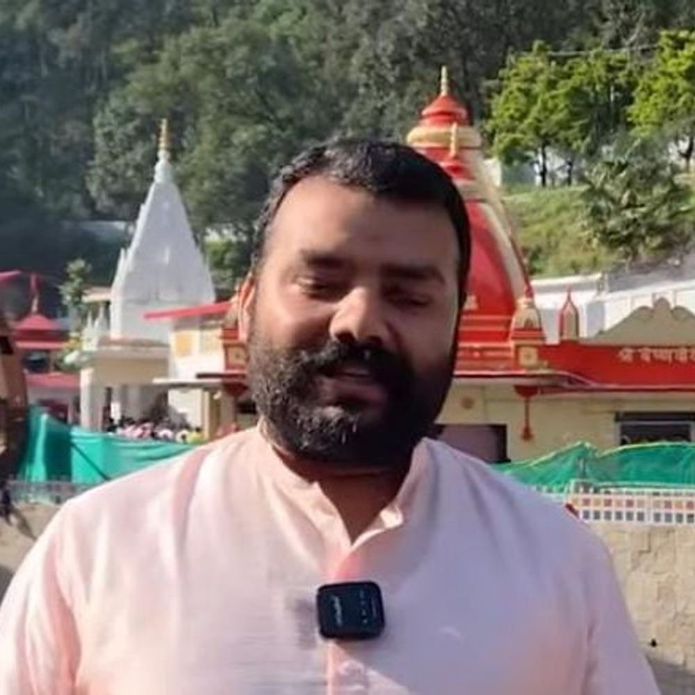 हनुमान अंश फिल्म की टीम कैंची धाम पहुंची:भिनेता शोभिनव सत्या ने बाबा नीब करौरी महाराज के दर्शन किए, सीएम ने फिल्म टैक्स फ्री की