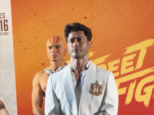 विद्युत जामवाल ने 15 मिनट रोकी सांस:20 मिनट नहीं झपकाईं पलकें; ‘स्ट्रीट फाइटर’ इवेंट में बोले- तुलना छोड़ो, दोस्त वाला सवाल पूछो