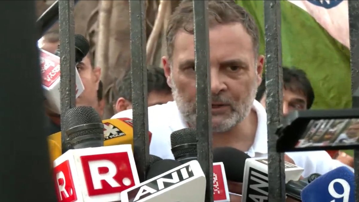 'हमारे देश के साथ जो किया गया, वह देशद्रोह, कोई भी बच नहीं पाएगा,' आकाशवाणी के अंदर से बोले राहुल गांधी