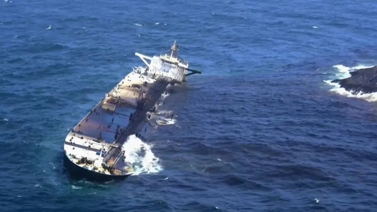 Strait of Hormuz में कमर्शियल जहाज पर हमला, 11 भारतीय घायल; सभी को सुरक्षित निकाला गया | ACTPnews