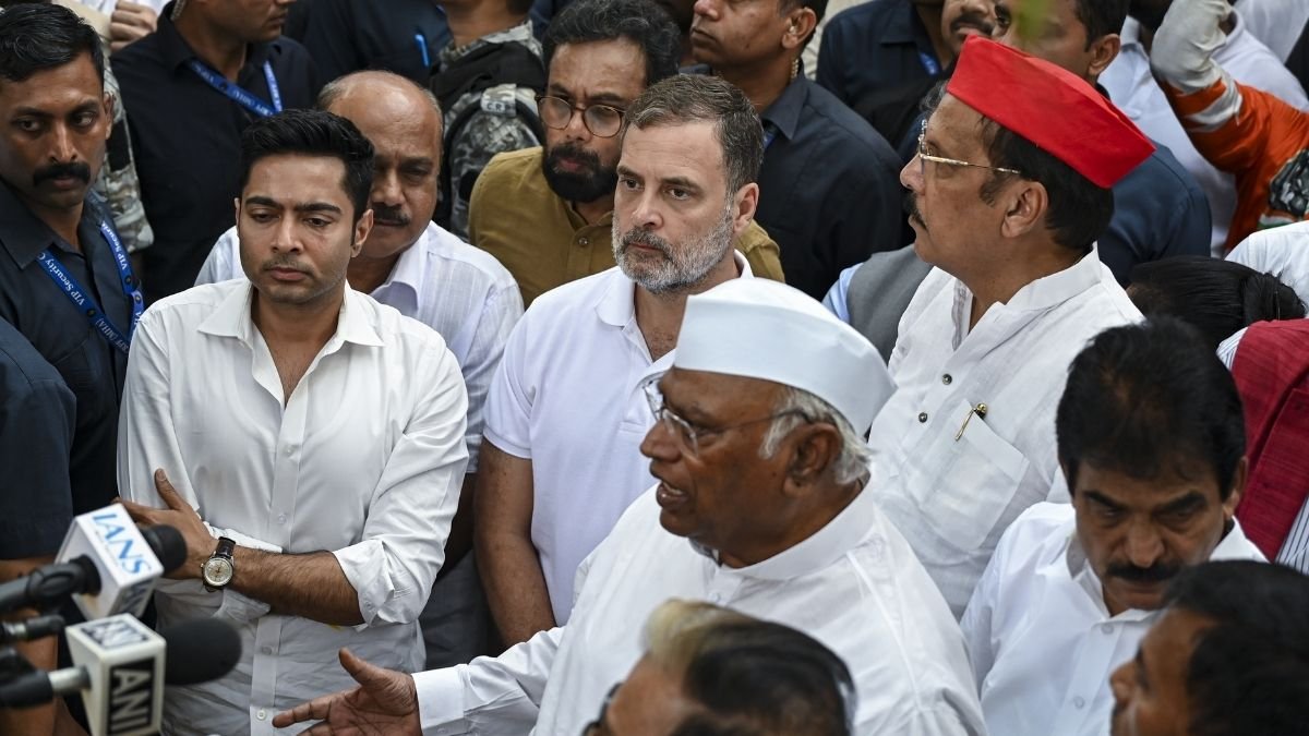 लगातार तीसरे दिन सड़क पर उतरे राहुल गांधी, हजारों कार्यकर्ताओं के साथ किया प्रदर्शन; जानिए दिनभर क्या-क्या हुआ