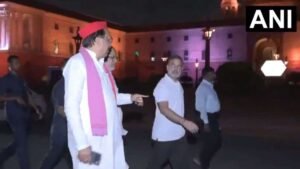 राष्ट्रपति से मिलने जा रहा विपक्ष का प्रतिनिधिमंडल, तमाम सांसद बाहर विजय चौक पर धरने पर भी बैठे | ACTPnews