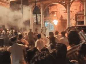 कानपुर में हाथों में मशाल लेकर दौड़े दंगाई:‘गांधी एंड माय मदर’ फिल्म की शूटिंग, लखनऊ से मॉरिस माइनर कार भी पहुंची | ACTPnews