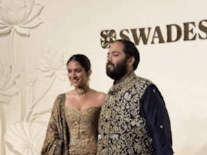अंबानी परिवार के इवेंट में पहुंचे रणवीर सिंह:आमिर खान पत्नी गौरी के साथ आए नजर, कृति सैनन-गौरी खान भी पहुंचीं | ACTPnews