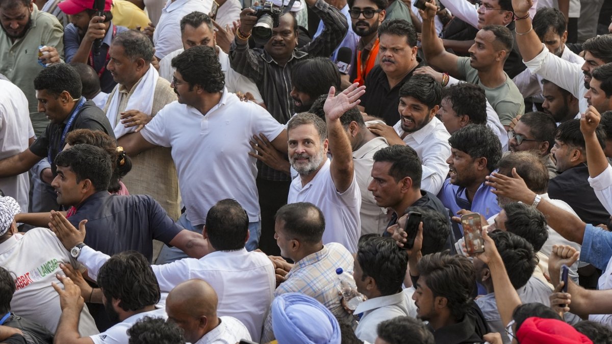 राहुल गांधी समेत 11 नेताओं की सुप्रीम कोर्ट में याचिका, विपक्ष ने CEC ज्ञानेश कुमार के इस्तीफे की मांग की; सुनवाई कल